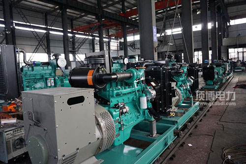 發(fā)動(dòng)機(jī)機(jī)油桶CF-4、15W-40分別是指什么