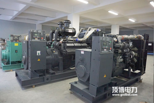 為什么大功率柴油發(fā)電機(jī)組選擇并聯(lián)？并聯(lián)有什么優(yōu)點(diǎn)