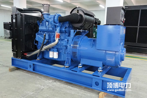 400kW柴油發(fā)電機組起動機運轉(zhuǎn)無力，柴油機飛輪只能轉(zhuǎn)動半圈